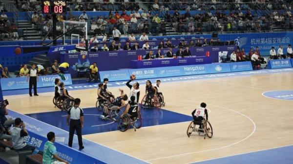 亚残运会中国队首场比赛，最热烈的掌声给了这一幕