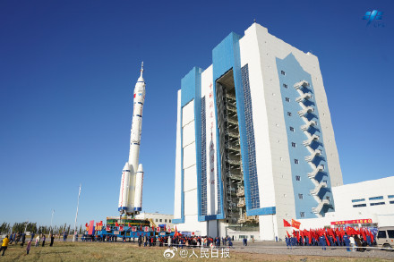 高清大图！神十七船箭组合体已就位