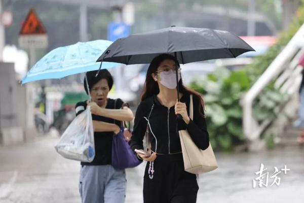 台风“三巴”北上，一股南下冷空气将入粤……