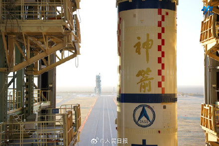 高清大图！神十七船箭组合体已就位