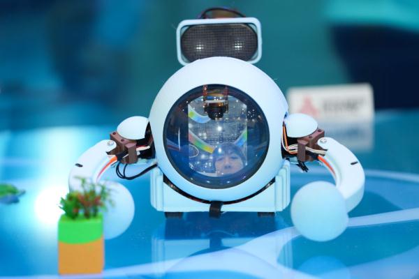 在日本博览会体验“超智能社会”场景 在日本博览会体验“超智能社会”场景