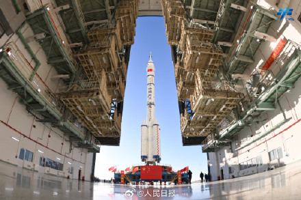 高清大图！神十七船箭组合体已就位