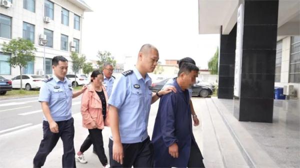 离谱！车内装吸尘器偷玉米6000斤