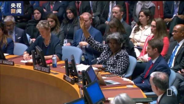 医院遭空袭后24小时,加沙地带一学校又遭袭 医院遭空袭后24小时,加沙地带一学校又遭袭