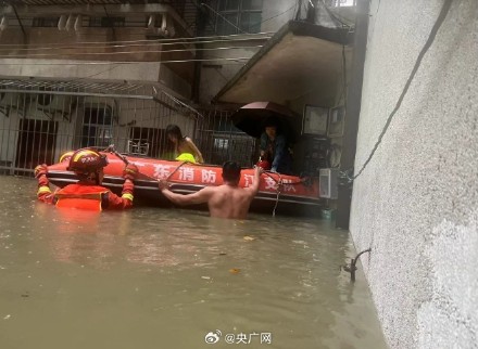 台风三巴来袭湛江多地内涝严重
