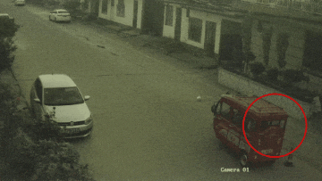 离谱！车内装吸尘器偷玉米6000斤