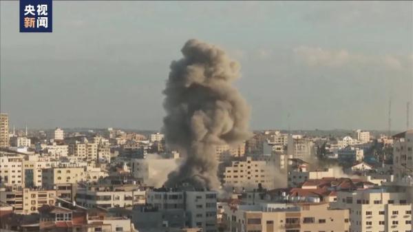 医院遭空袭后24小时,加沙地带一学校又遭袭 医院遭空袭后24小时,加沙地带一学校又遭袭