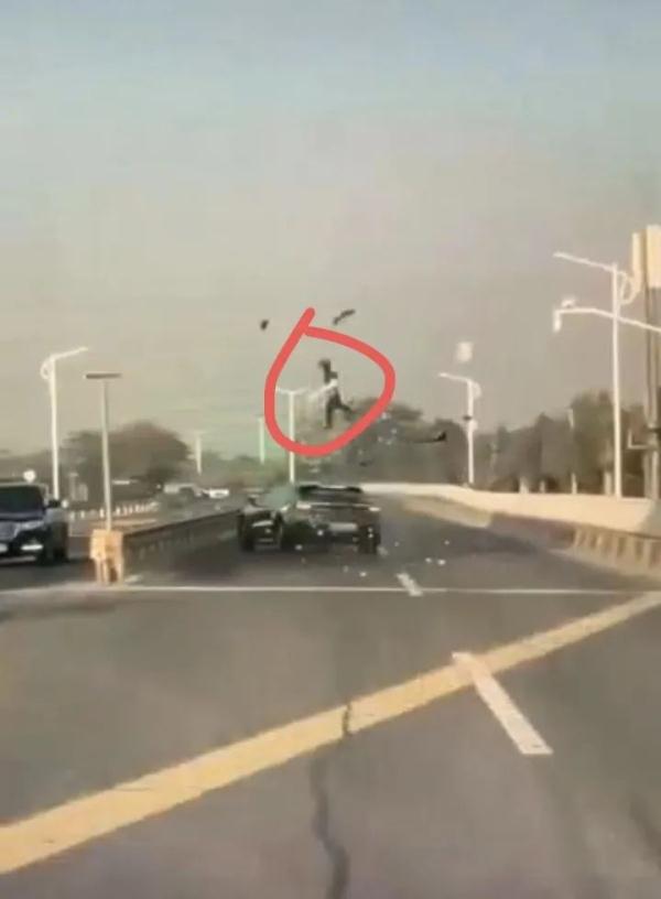 新能源车气囊爆炸,人被弹到空中?真相反转... 新能源车气囊爆炸,人被弹到空中?真相反转...