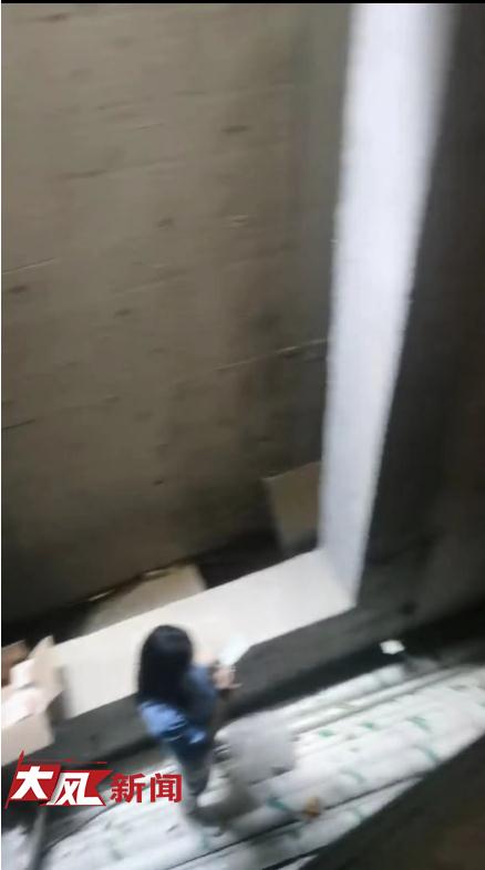 一楼业主私挖500㎡地下室,致整栋楼承重破坏!住建局回应→ 一楼业主私挖500㎡地下室,致整栋楼承重破坏!住建局回应→