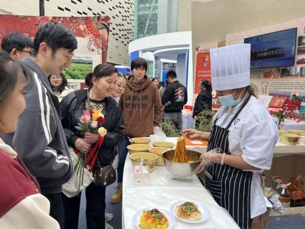 确山提琴师傅、长白山菌类园艺工、大武口凉皮师……这些劳务品牌，有点意思→