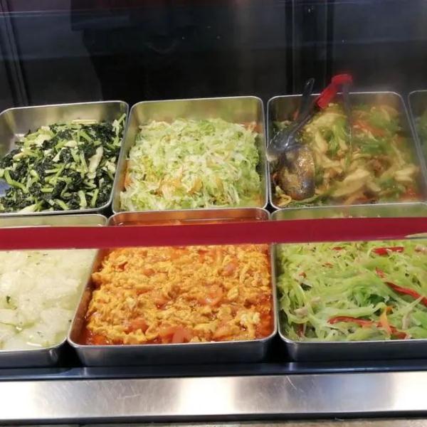 跟阿姨爷叔别苗头！上海年轻人流行吃食堂？网友：看馋了...