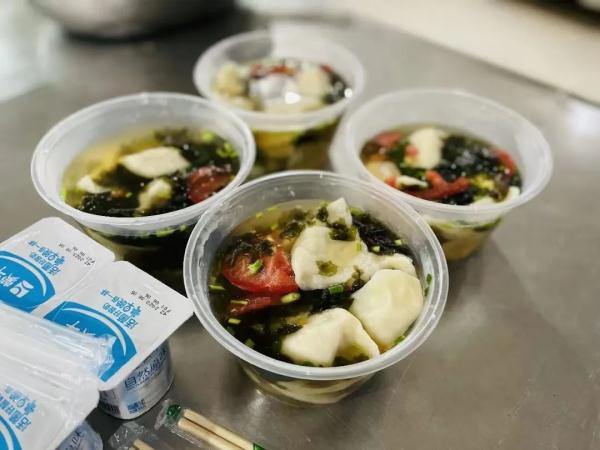 原来,公安局的“深夜食堂”是这样的 原来,公安局的“深夜食堂”是这样的