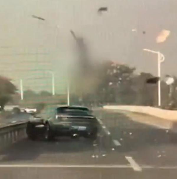 新能源车气囊爆炸,人被弹到空中?真相反转... 新能源车气囊爆炸,人被弹到空中?真相反转...