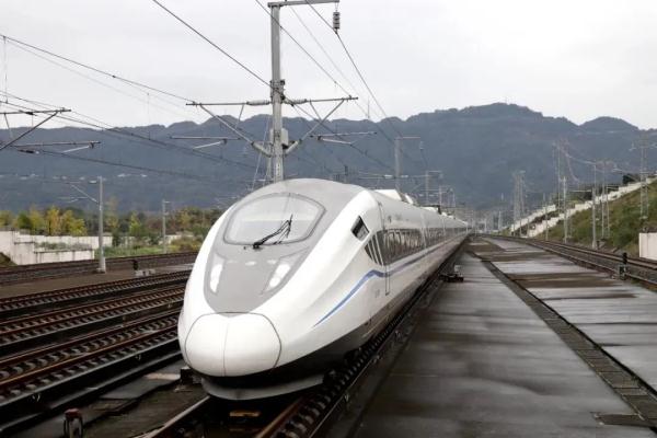 来了!CRH2G型高寒动车组首次在川落户 来了!CRH2G型高寒动车组首次在川落户