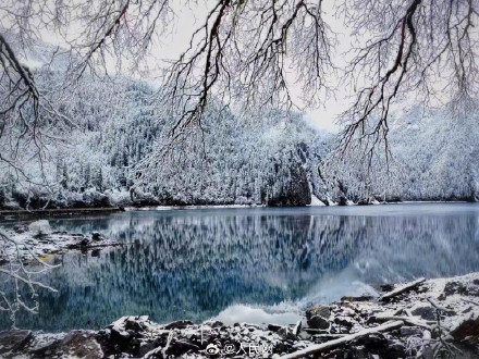 梦幻！九寨沟秋日雪景唯美浪漫