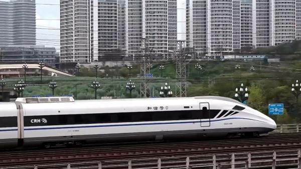 来了!CRH2G型高寒动车组首次在川落户 来了!CRH2G型高寒动车组首次在川落户
