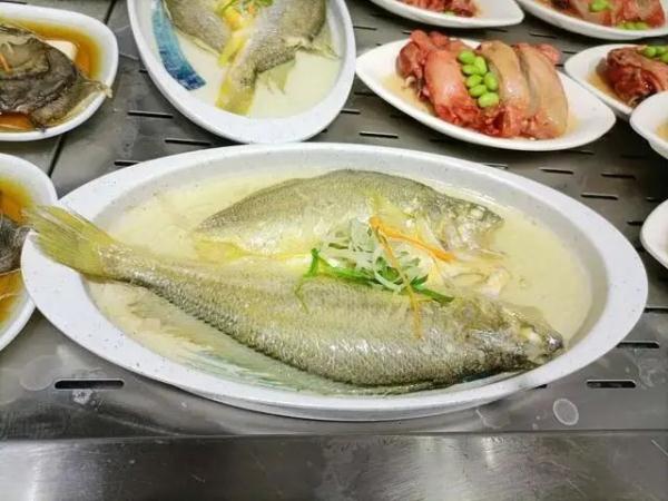 跟阿姨爷叔别苗头！上海年轻人流行吃食堂？网友：看馋了...