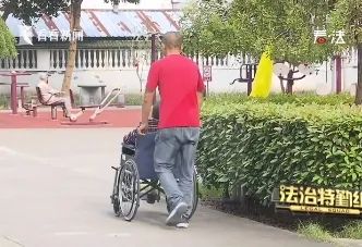 唏嘘！上海一阿婆被送养老院后，俩儿子为100块钱打官司...