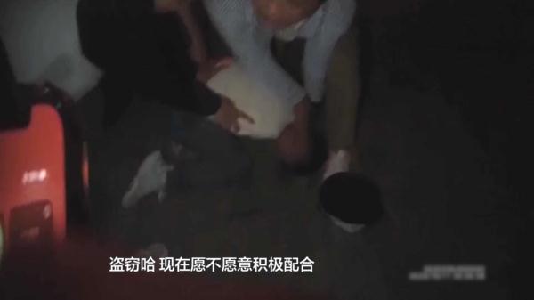 卖废品攒的钱全被盗！老人急哭了，警方迅速判断：是他