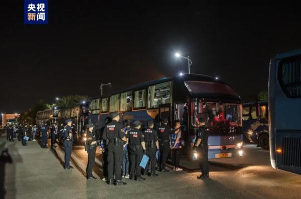 重拳出击！417名跨境电信诈骗犯罪嫌疑人从菲律宾被押解回国