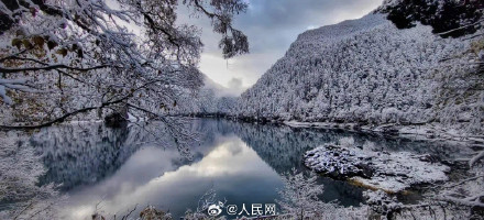 梦幻！九寨沟秋日雪景唯美浪漫