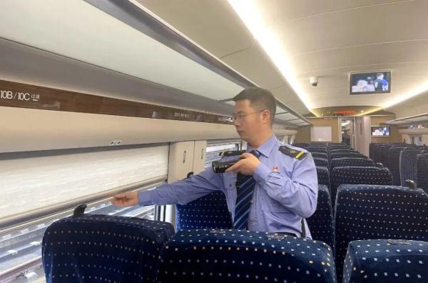 来了!CRH2G型高寒动车组首次在川落户 来了!CRH2G型高寒动车组首次在川落户