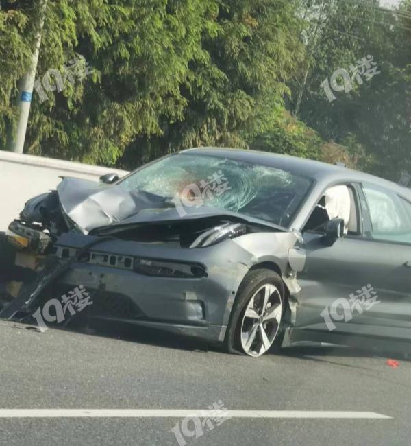 新能源车气囊爆炸,人被弹到空中?真相反转... 新能源车气囊爆炸,人被弹到空中?真相反转...