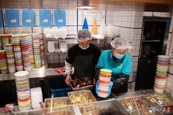 跟阿姨爷叔别苗头！上海年轻人流行吃食堂？网友：看馋了...