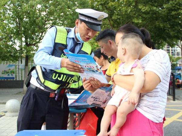 合肥交警送外卖，咋回事？