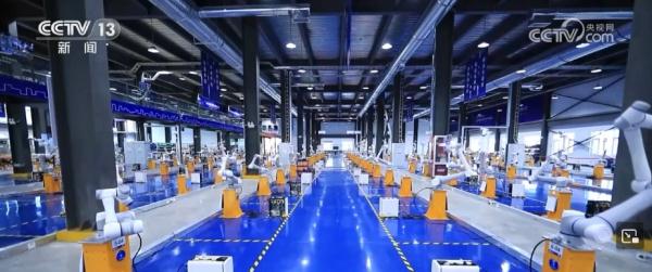 强化“根”技术研发 智能芯片、开发框架、通用大模型等创新成果不断涌现 强化“根”技术研发 智能芯片、开发框架、通用大模型等创新成果不断涌现