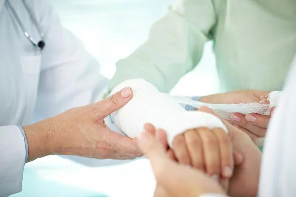 节食减肥、过度防晒，会增加骨质疏松风险！一文了解骨质疏松→