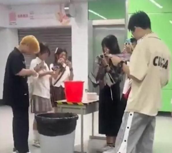 禁止“惊悚妆”进站？