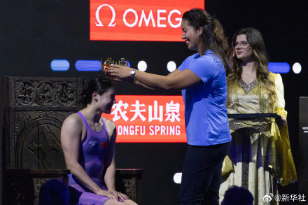 世界杯布达佩斯站:张雨霏200蝶破纪录夺冠 世界杯布达佩斯站:张雨霏200蝶破纪录夺冠