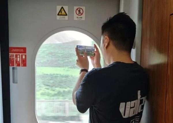 让大爷“圈粉”的列车美景,找到了! 让大爷“圈粉”的列车美景,找到了!