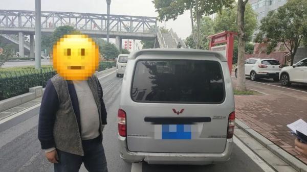 路上惊现“钢铁侠”？