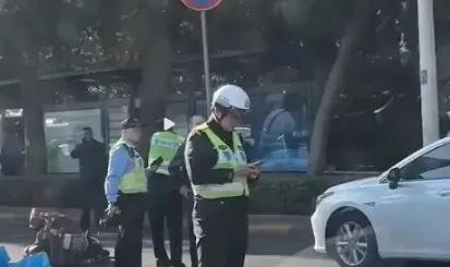 开车门请注意!女童校门口身亡!这个提醒一定要看 开车门请注意!女童校门口身亡!这个提醒一定要看