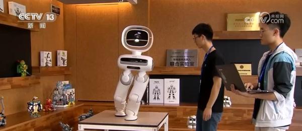 强化“根”技术研发 智能芯片、开发框架、通用大模型等创新成果不断涌现 强化“根”技术研发 智能芯片、开发框架、通用大模型等创新成果不断涌现