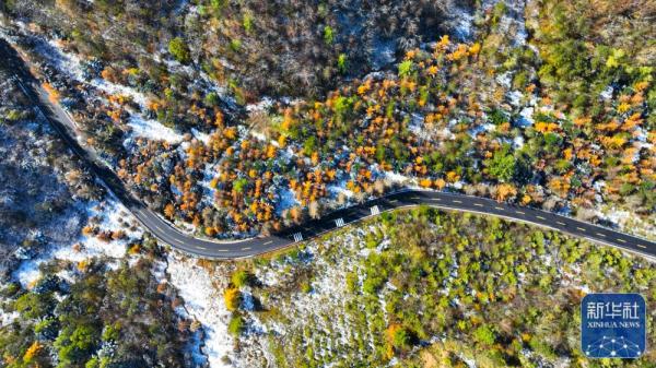陕西平利：秋雪秋景美如画