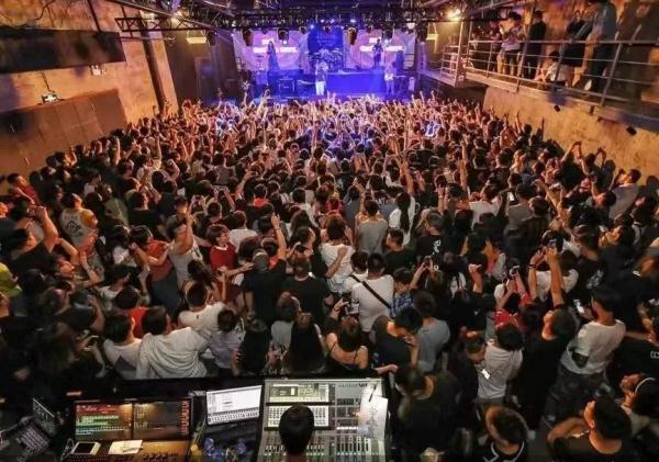 Livehouse一小时票价超音乐节一天，乐队却说“演不起”，钱被谁赚了？