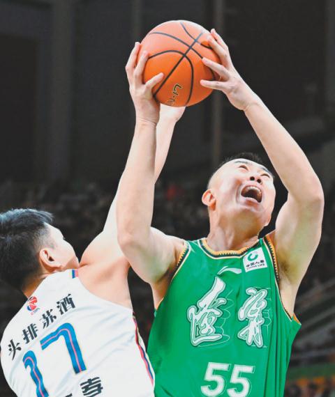 领取队史第三枚总冠军戒指，辽篮依靠团队篮球取得“开门红”