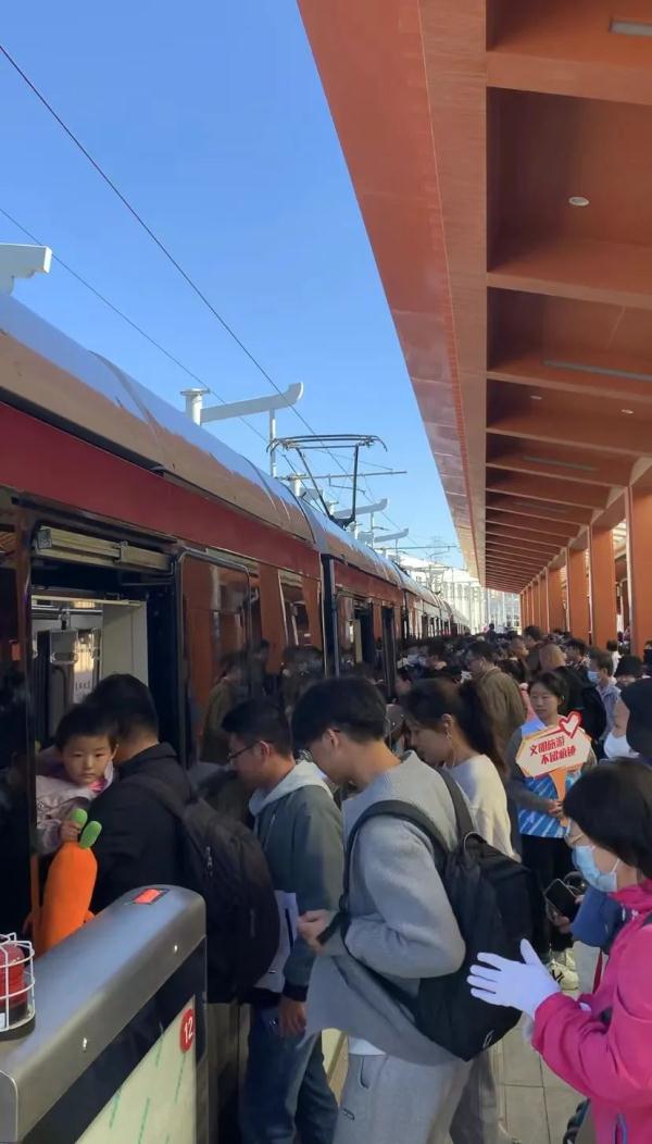 香山红叶季首个高峰,我们替你去看了看 香山红叶季首个高峰,我们替你去看了看