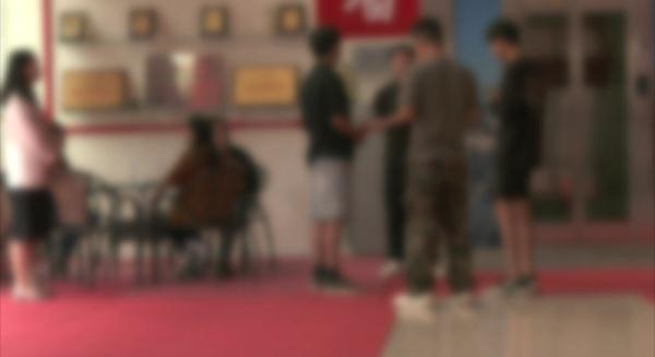离谱！有学生交万元学费入读职校 课堂竟无老师上课