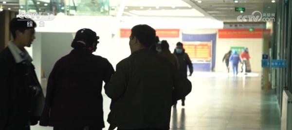 在中国海拔最高的重症病房 医者仁心创造生命救助奇迹