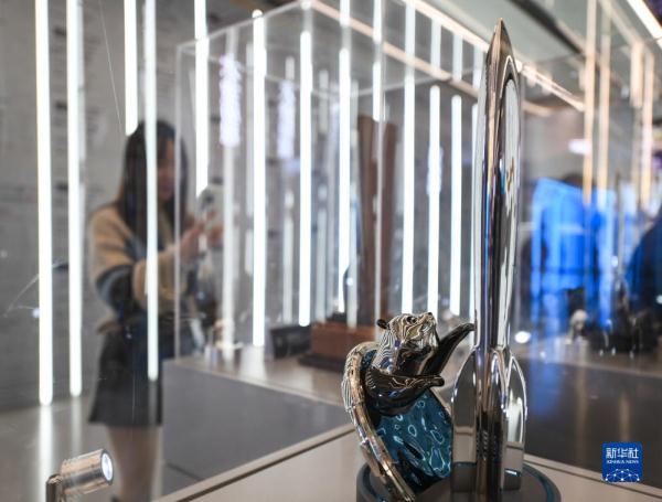 2023雨果奖在成都揭晓 中国作家海漄获奖 2023雨果奖在成都揭晓 中国作家海漄获奖