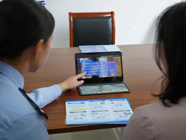 这面锦旗，124个字！