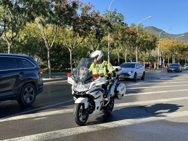 香山红叶季首个高峰,我们替你去看了看 香山红叶季首个高峰,我们替你去看了看
