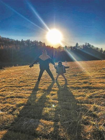 “沉浸式”居住:老年人旅游新趋势 “沉浸式”居住:老年人旅游新趋势