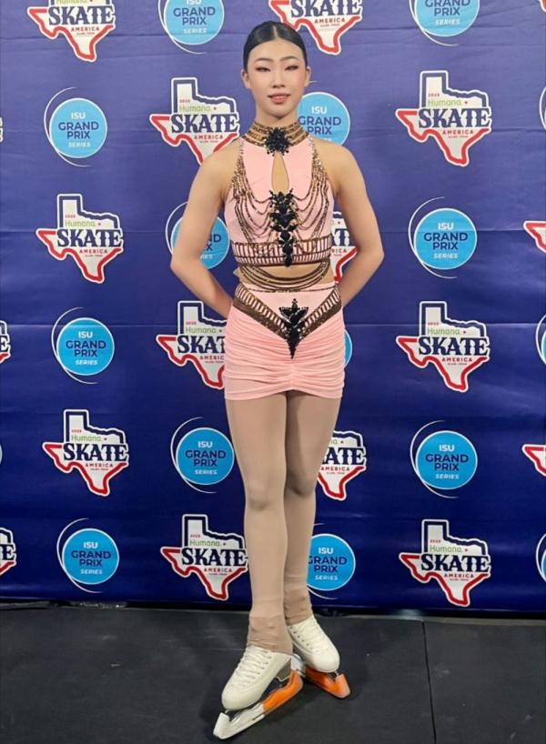 安香怡完成花滑大奖赛成年组首秀 短节目暂列第八 安香怡完成花滑大奖赛成年组首秀 短节目暂列第八