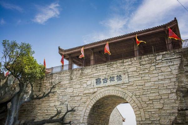 来凤站首趟直通武汉高铁列车正式开行