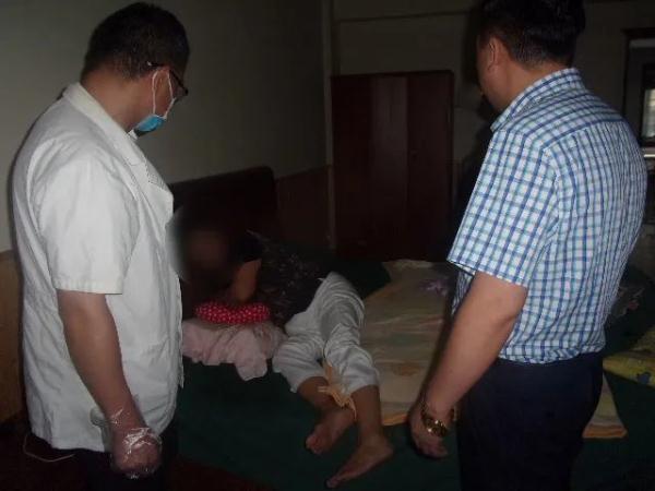 “3年了,我一直没忘记你们!”女子拿着“迟到”3年的锦旗,走进了派出所...... “3年了,我一直没忘记你们!”女子拿着“迟到”3年的锦旗,走进了派出所......